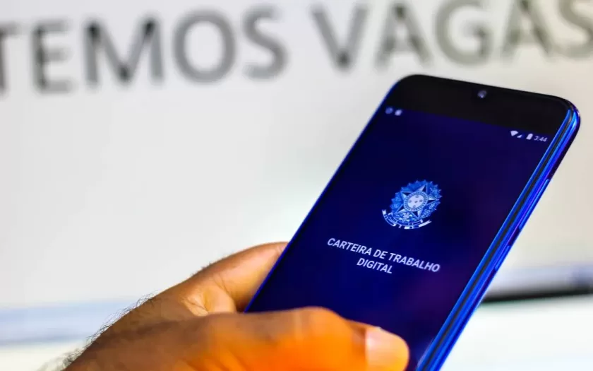 A MRV, uma das maiores construtoras do Brasil, anuncia novas oportunidades de emprego em vários estados, incluindo Minas Gerais, São Paulo, e Rio de Janeiro. A empresa promove um ambiente laboral diverso e inclusivo, oferecendo benefícios atrativos e valorizando a equidade de gênero e a inclusão racial. Os interessados podem se candidatar através da plataforma Gupy.