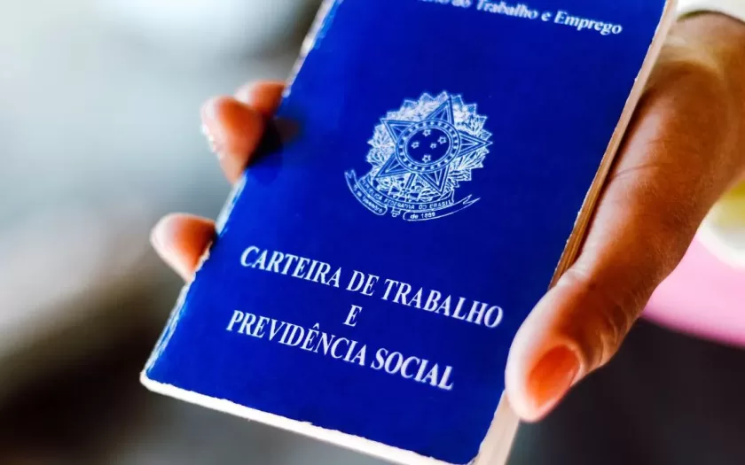 Sine Pirapora disponibiliza 27 vagas, principalmente para ajudante de carvoaria. Na Região Norte de Minas, há 260 oportunidades, parte das 14.241 vagas disponíveis no estado. As seleções são realizadas pelo Sine Pirapora.