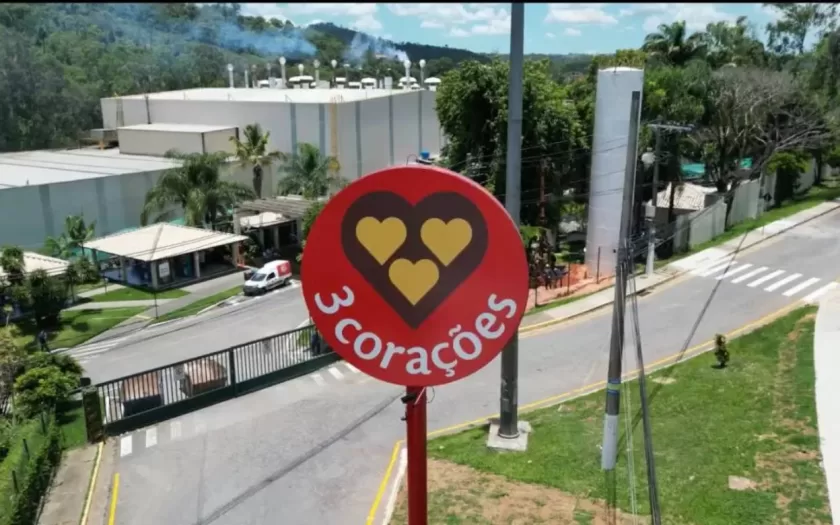 A 3Corações, conhecida fabricante de cafés, anunciou a oferta de vagas de emprego em vários estados do Brasil. As oportunidades, que abrangem áreas como RH e manutenção, incluem benefícios como plano de saúde e seguro de vida. Os interessados podem se candidatar pela página da empresa na Gupy.
