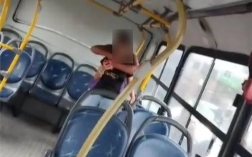 adolescente-sequestra-jovem-em-onibus