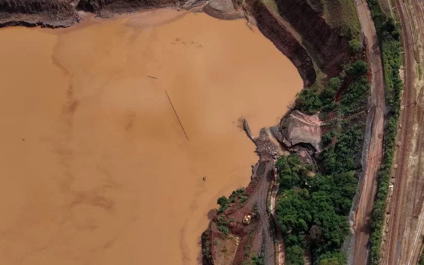 vale-vazamento-ambiental